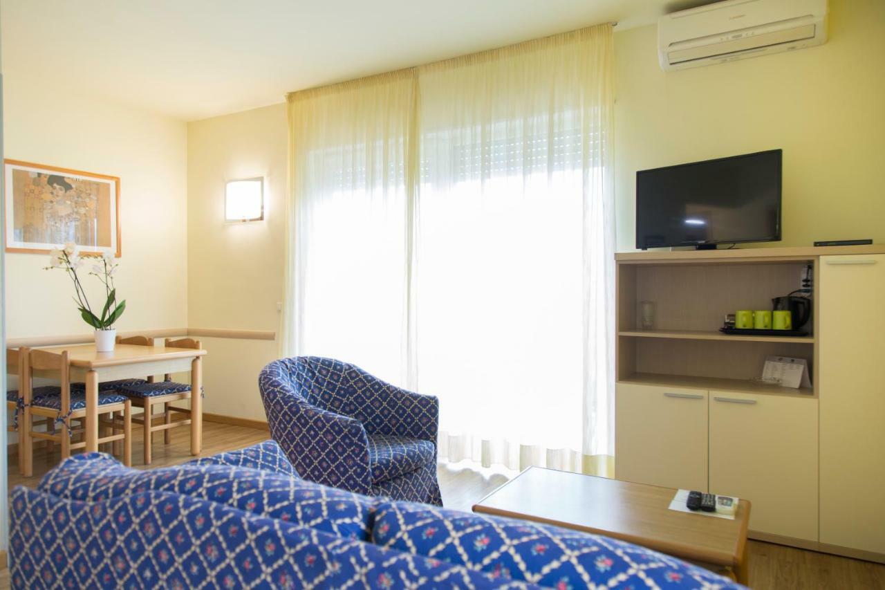 Residence La Madonnina 利莫内-苏尔加达 外观 照片